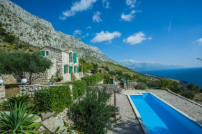 Dalmatian stone villa with heated pool
